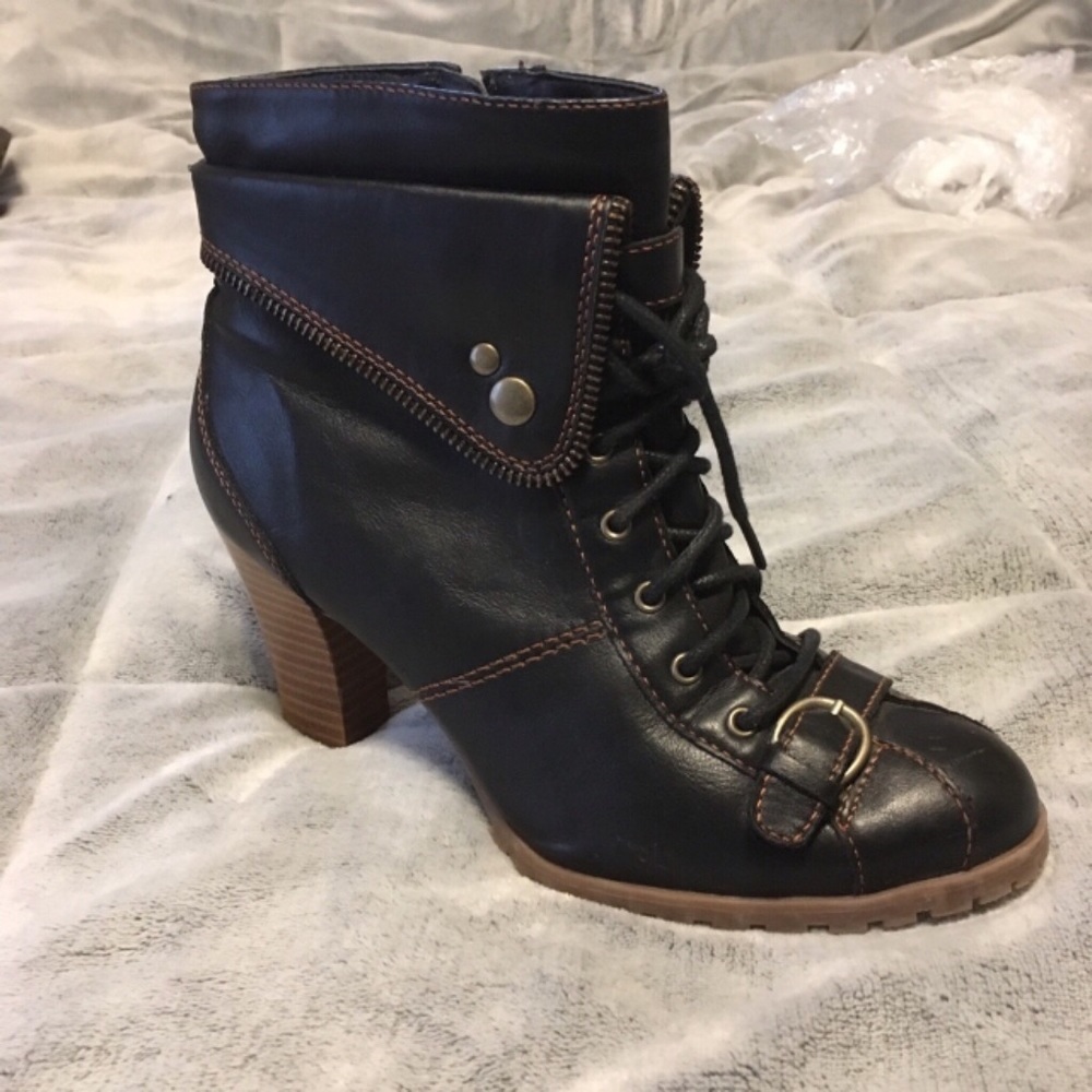 Ruff Hewn Ankle Heels W/Contrasting Stitch